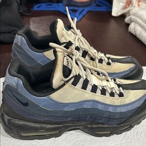 Air Max 95(2017).  Men’s Sneakers in Blue & Black